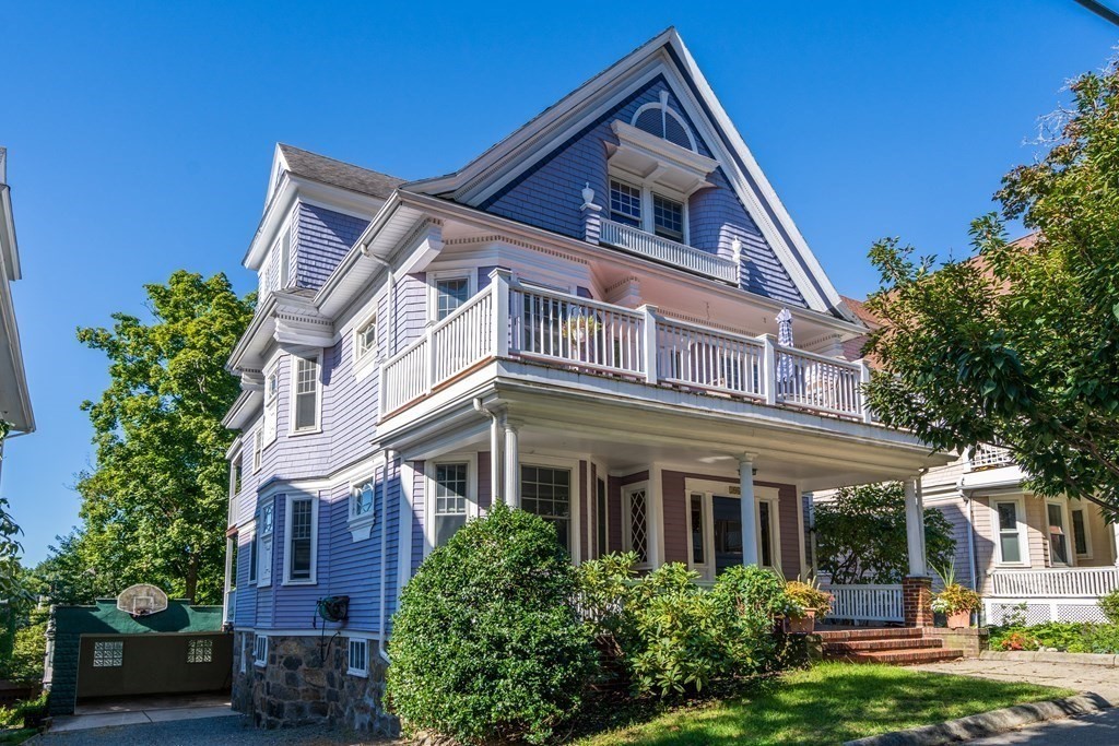 106 Westbourne Terrace, Unit 1 Brookline, MA 02446 - Photo 22 of 22 a front view of a house with garden