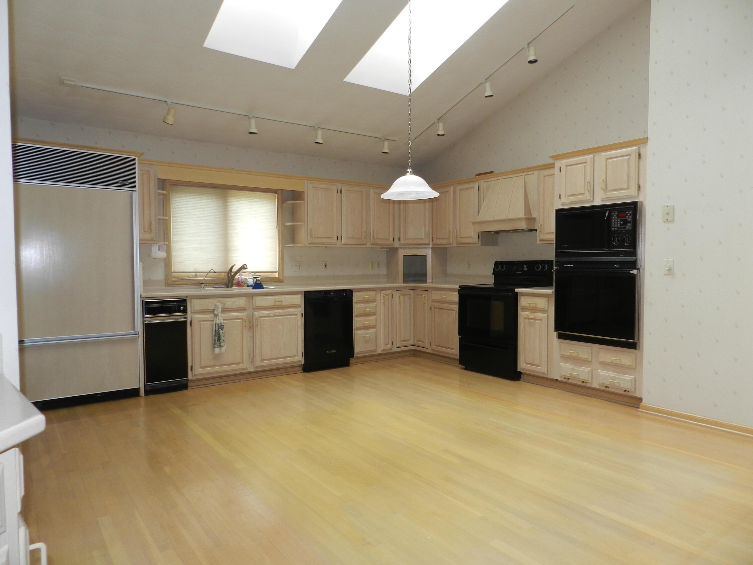 6621 Tussic St Road Westerville, OH 43082 - Photo 16 of 35 Kitchen
