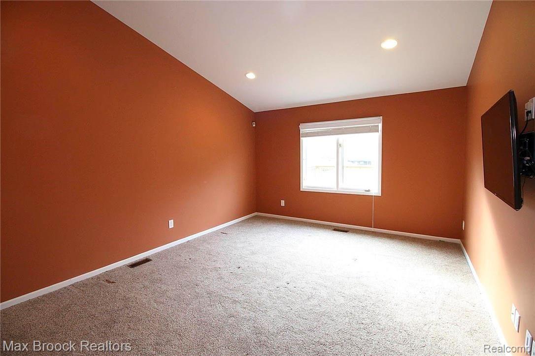1192 Bembridge Drive Rochester, MI 48307 - Photo 25 of 47 Main Level Master Suite