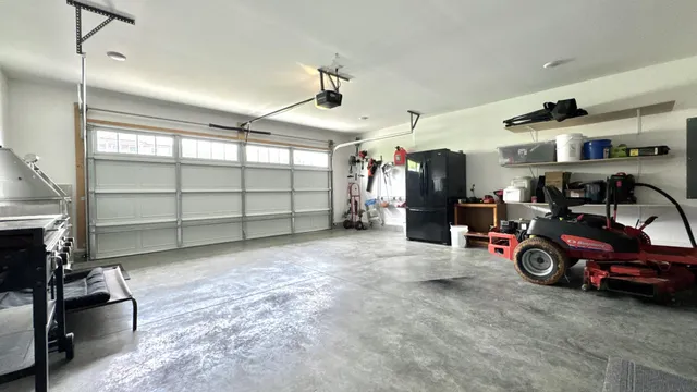 a view of a small house in the backyard