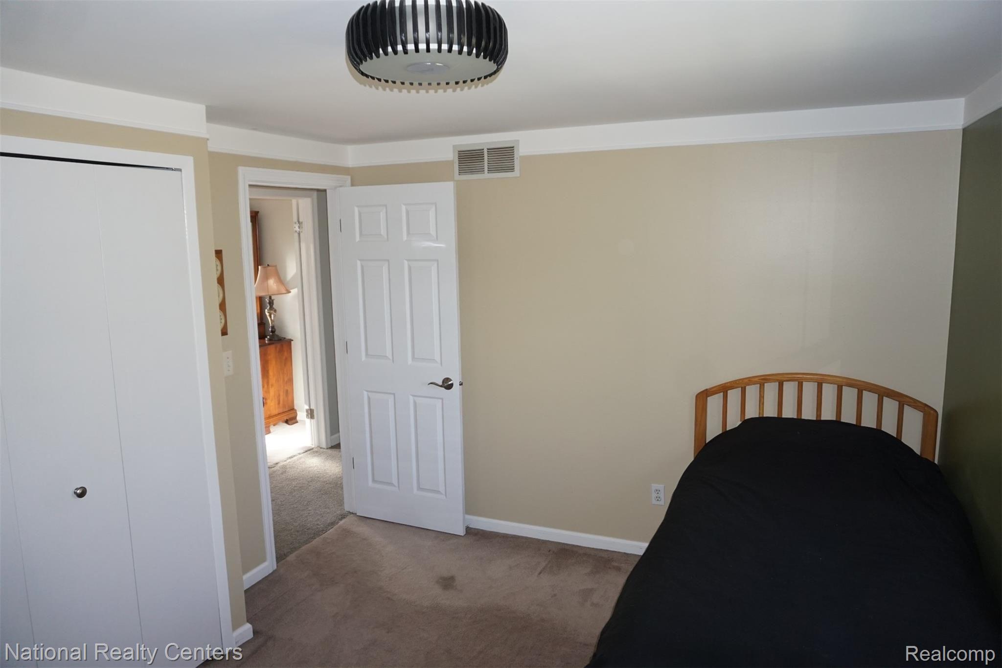 552 Buckingham Road Canton, MI 48188 - Photo 24 of 43 DSC08286.JPG