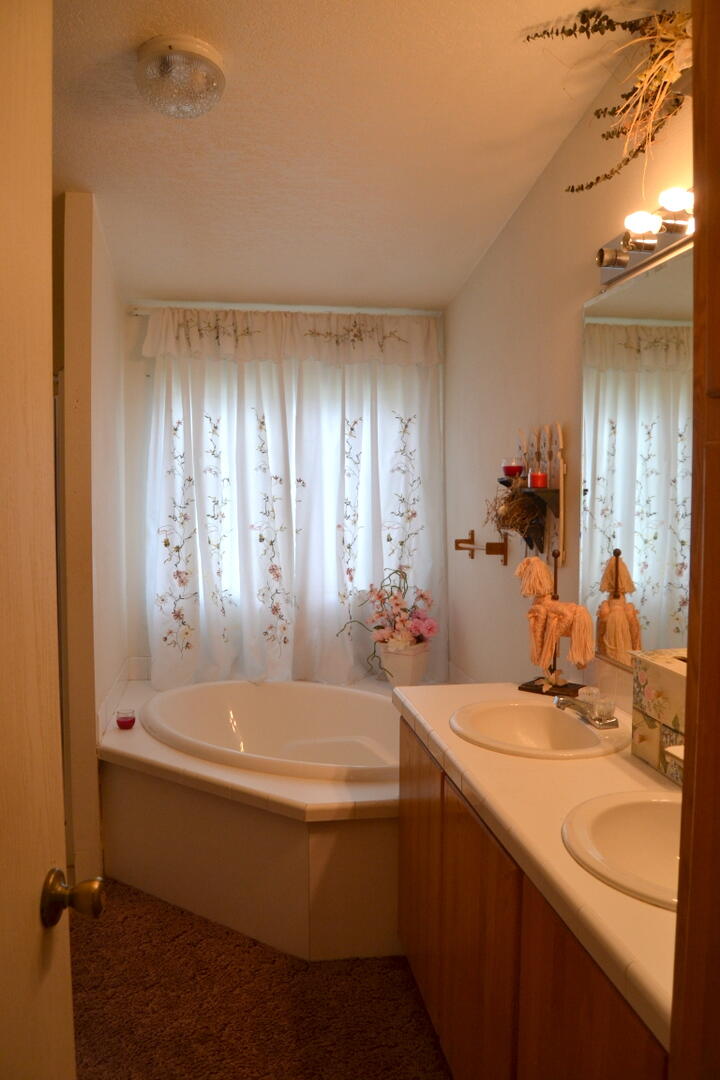 1922 Upper Applegate Road Jacksonville, OR 97530 - Photo 22 of 28 Master Bath dual sinks