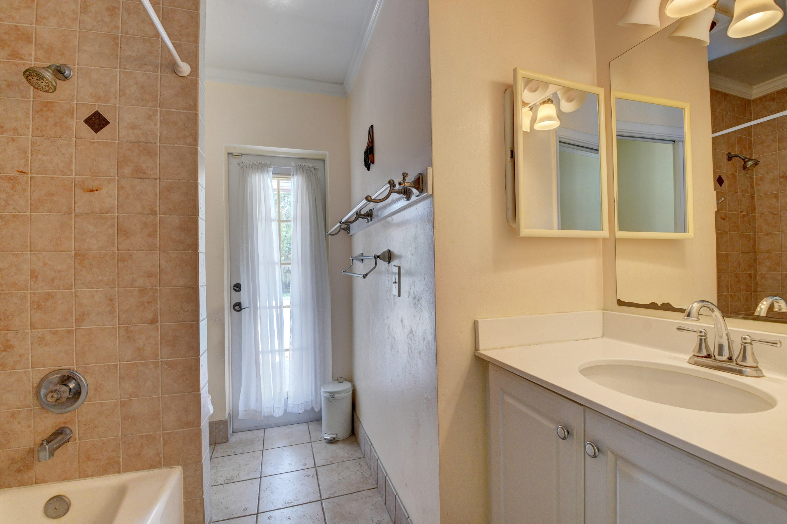 1040 Northwest 4th Street Boca Raton, FL 33486 - Photo 23 of 37 Bath 2