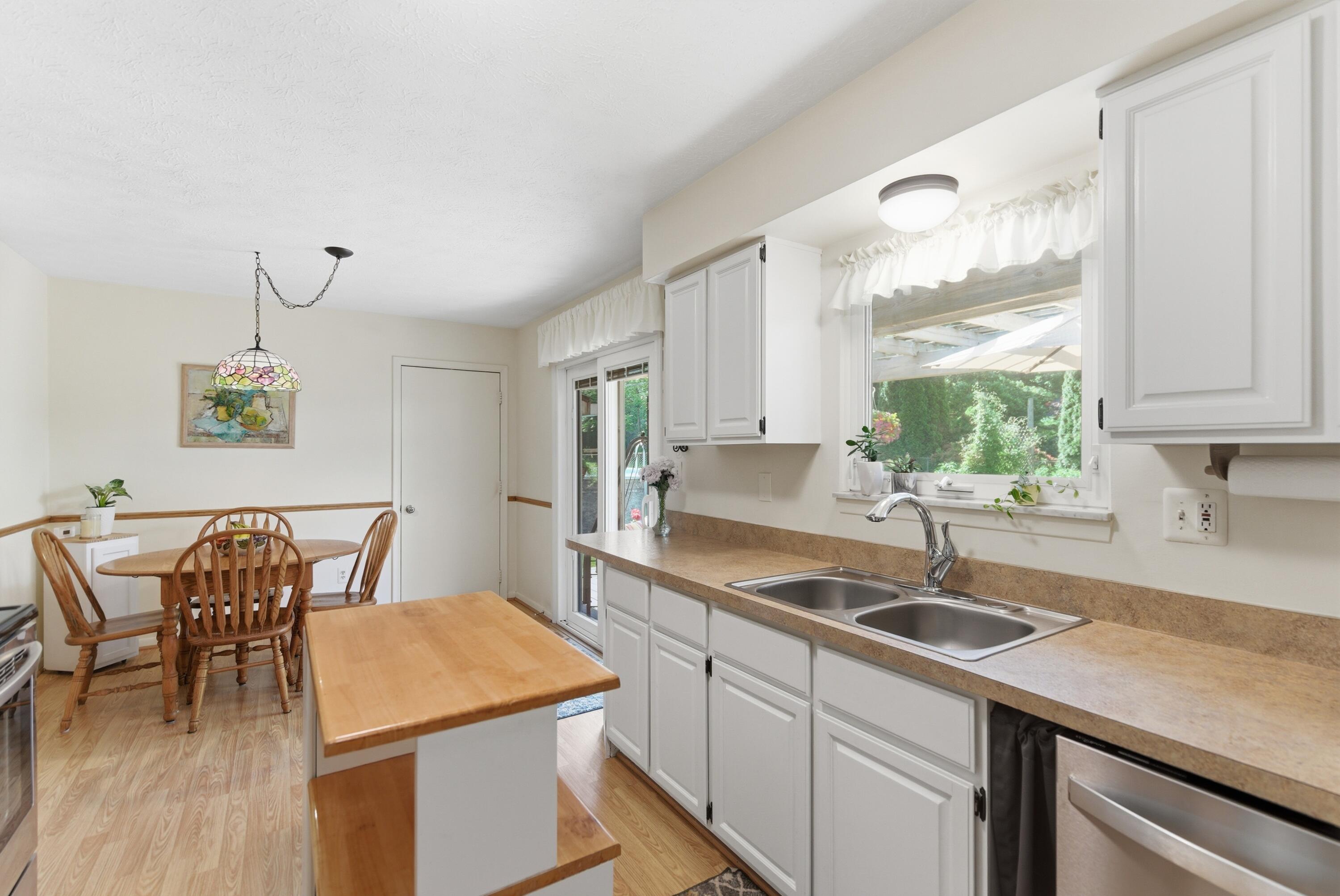 2452 Moore Place Howell, MI 48843 - Photo 23 of 48 33-DSC07205