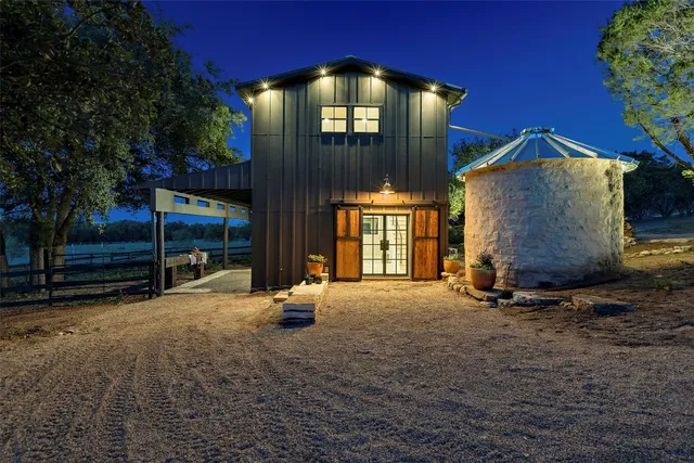 a view of an house with backyard space and porch