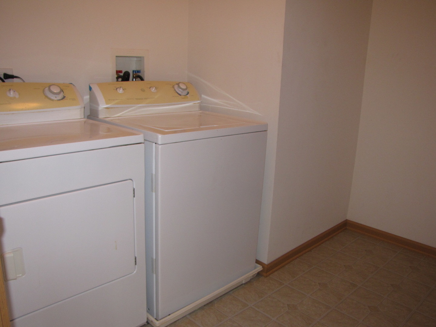 1933 West Cobblestone Road Romeoville, IL 60446 - Photo 15 of 23 Gallery Image 15