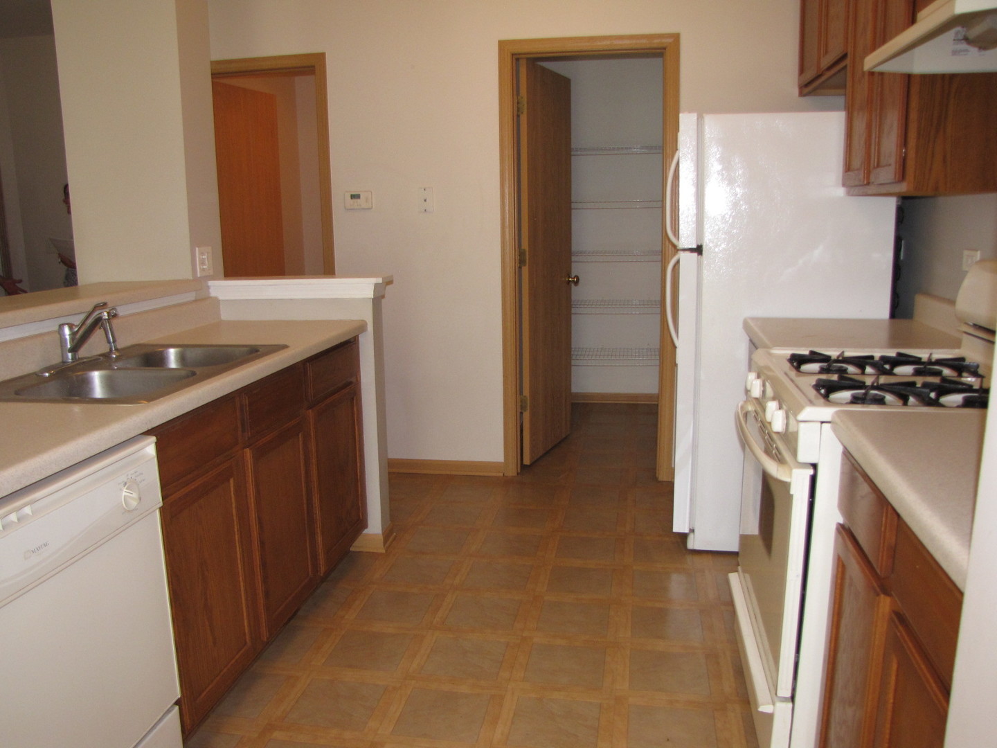 1933 West Cobblestone Road Romeoville, IL 60446 - Photo 8 of 23 Gallery Image 8