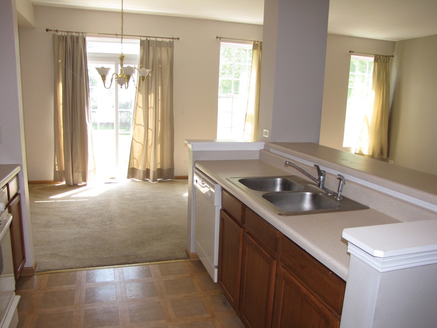 1933 West Cobblestone Road Romeoville, IL 60446 - Photo 9 of 23 Gallery Image 9