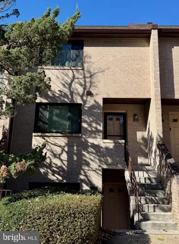 $2,700 | 3885 Steppes Court, Unit 3885A, Falls Church, VA 22041