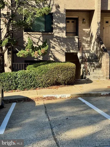 $2,700 | 3885 Steppes Court, Unit 3885A, Falls Church, VA 22041