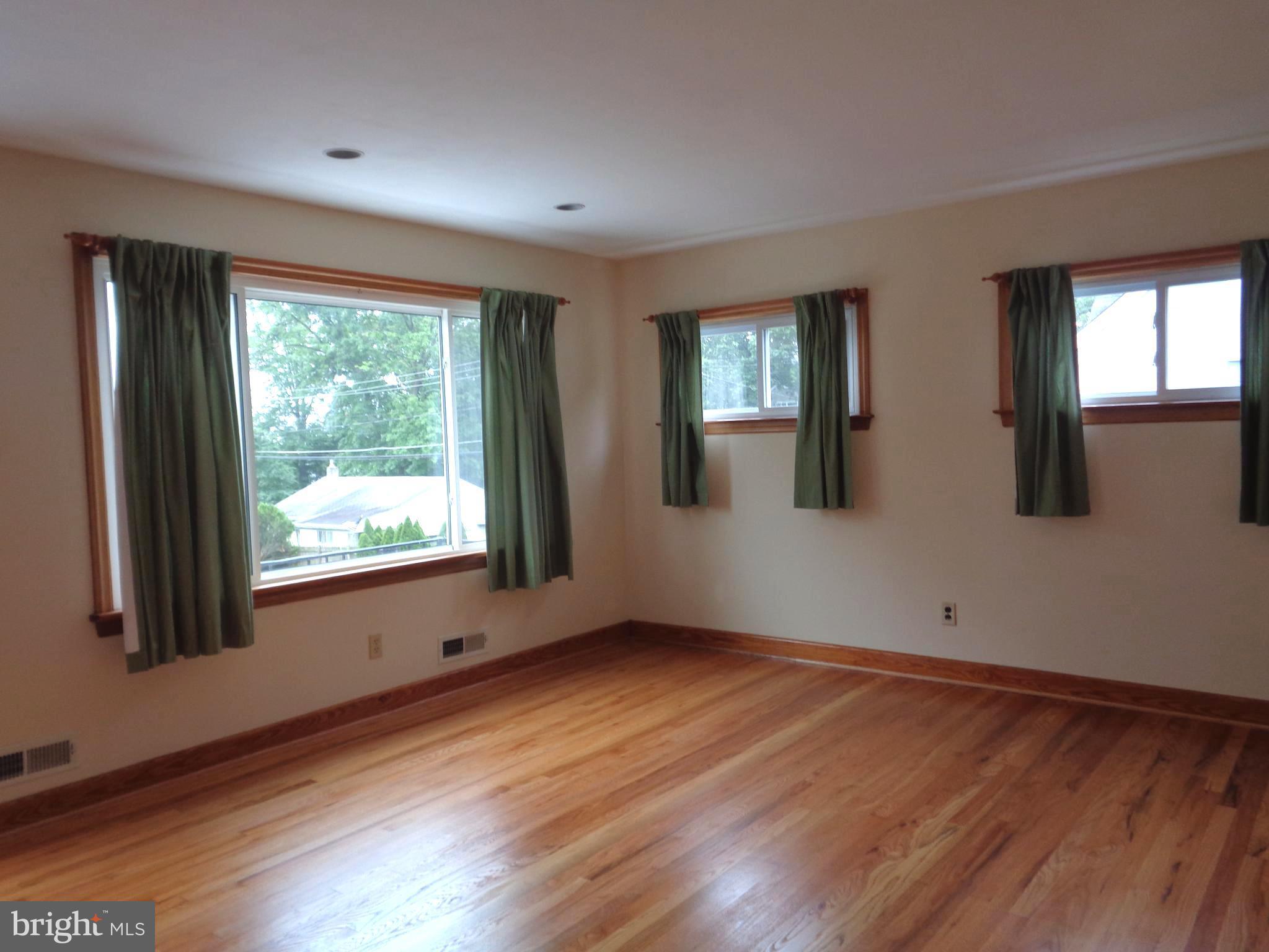 7924 Dalesford Road Baltimore, MD 21234 - Photo 3 of 29 Lots of natural light in the living room