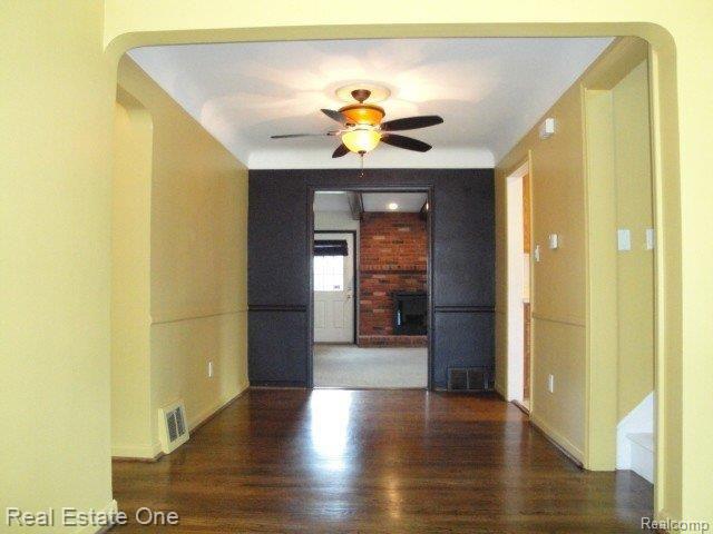 1997 Cambridge Road Berkley, MI 48072 - Photo 4 of 25 View to din/rm from liv/rm
