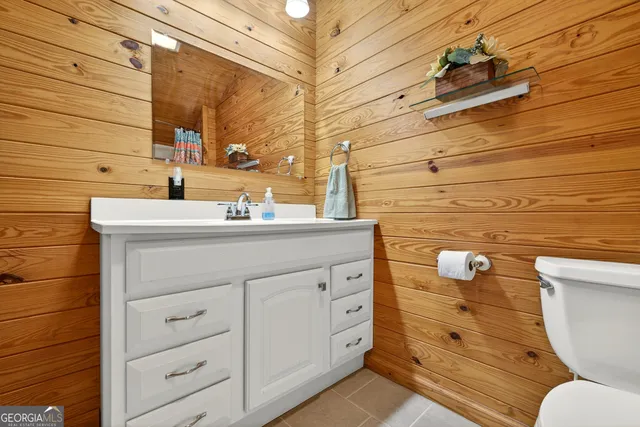 a view of a tree in the middle of a yard