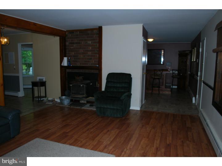 55 Spring Valley Road Levittown, PA 19056 - Photo 3 of 11 Gallery Image 3
