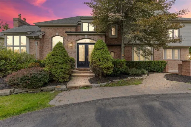 $849,900 | 18401 Fox Hollow Court, Northville, MI 48168