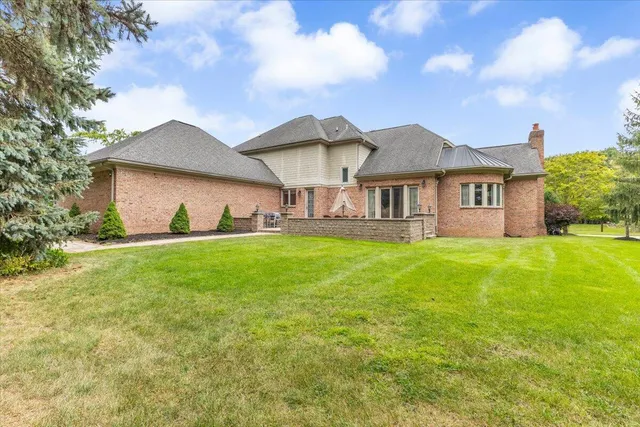$849,900 | 18401 Fox Hollow Court, Northville, MI 48168