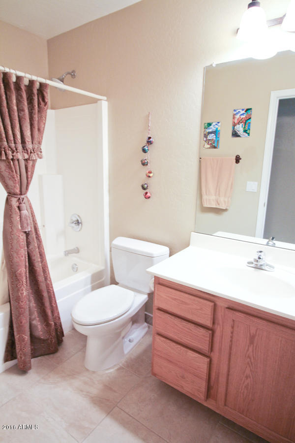 934 East Harwell Road Phoenix, AZ 85042 - Photo 27 of 43 Guest batroom