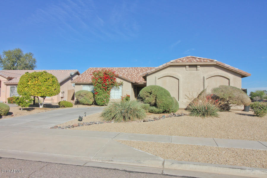 934 East Harwell Road Phoenix, AZ 85042 - Photo 4 of 43 Large corner lot