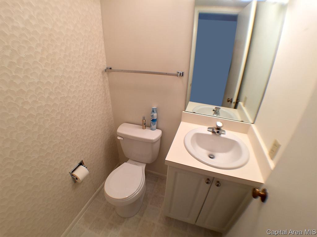 2 Country Place Springfield, IL 62703 - Photo 13 of 33