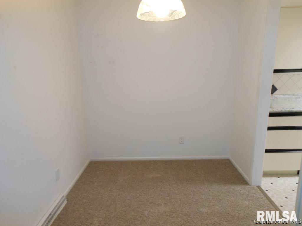 2 Country Place Springfield, IL 62703 - Photo 14 of 33