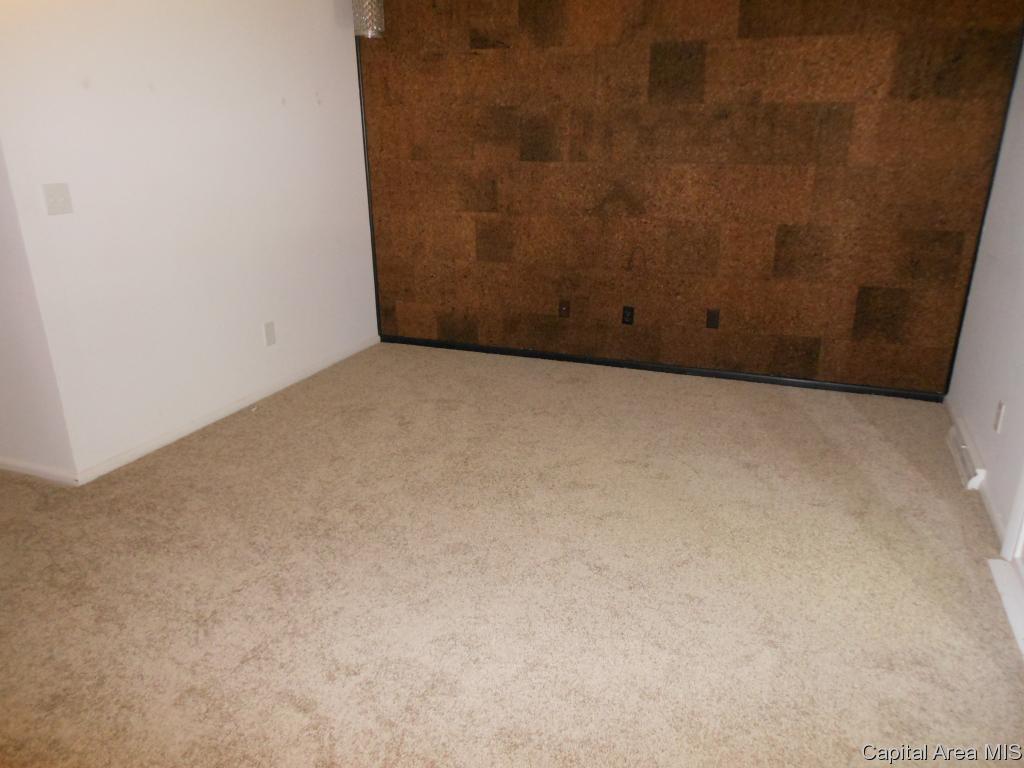 2 Country Place Springfield, IL 62703 - Photo 15 of 33