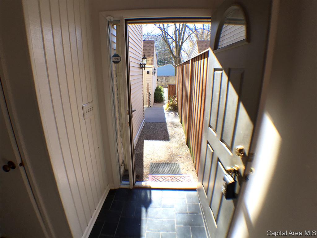 2 Country Place Springfield, IL 62703 - Photo 2 of 33