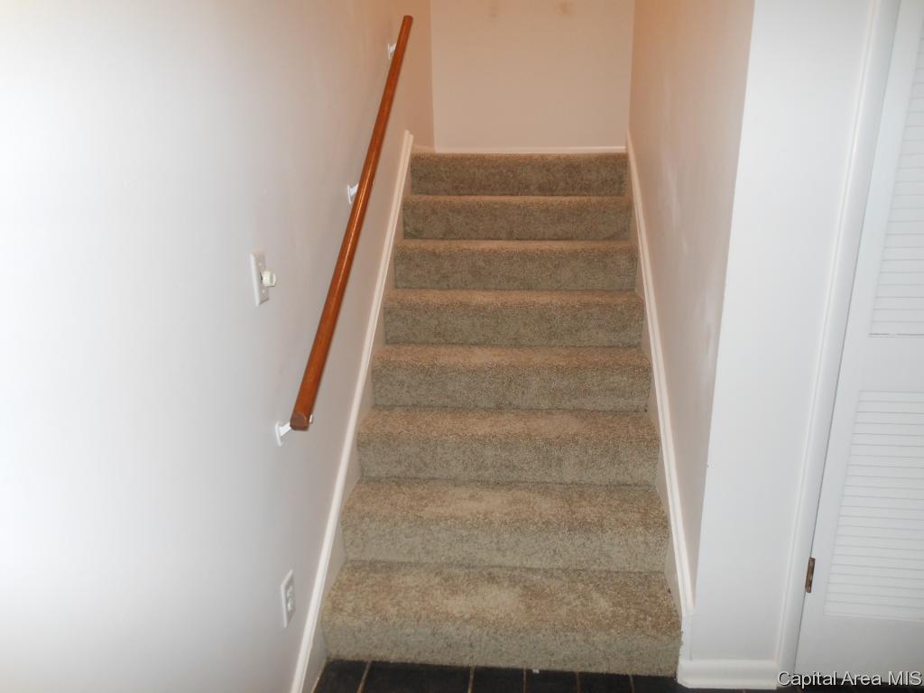 2 Country Place Springfield, IL 62703 - Photo 3 of 33
