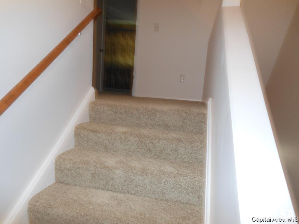 2 Country Place Springfield, IL 62703 - Photo 4 of 33