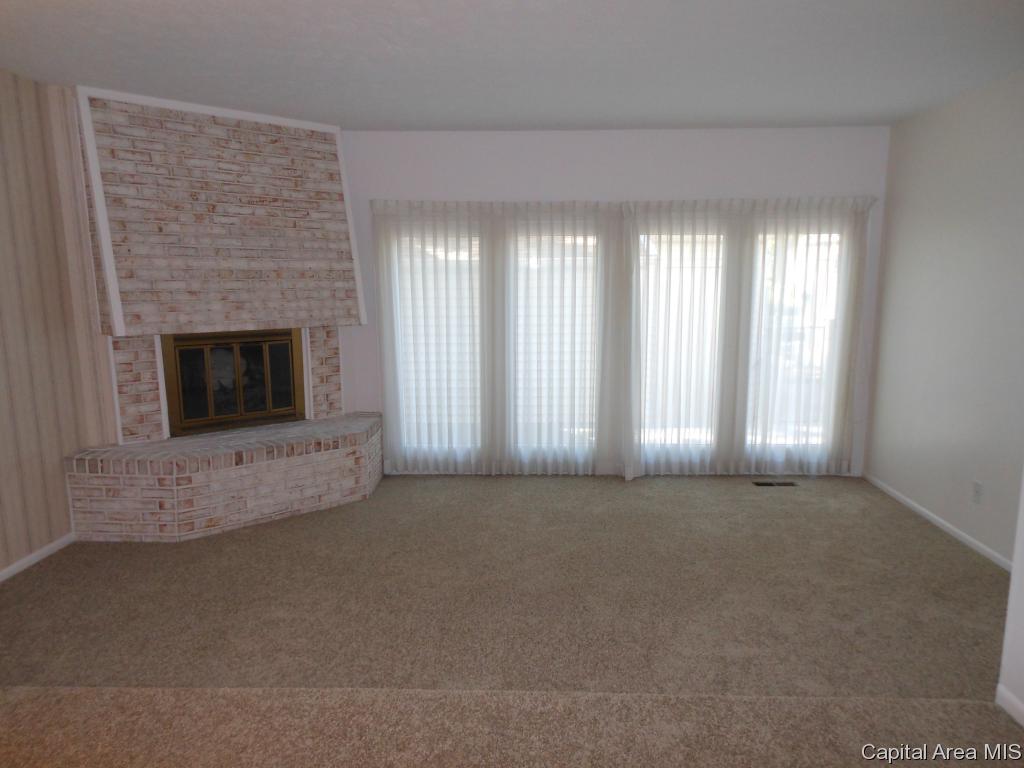2 Country Place Springfield, IL 62703 - Photo 5 of 33