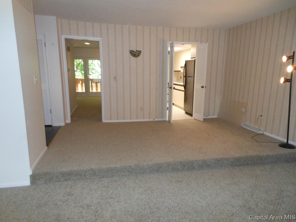 2 Country Place Springfield, IL 62703 - Photo 7 of 33