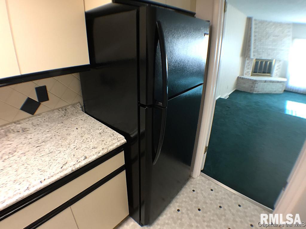 2 Country Place Springfield, IL 62703 - Photo 8 of 33