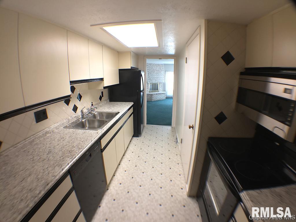 2 Country Place Springfield, IL 62703 - Photo 10 of 33