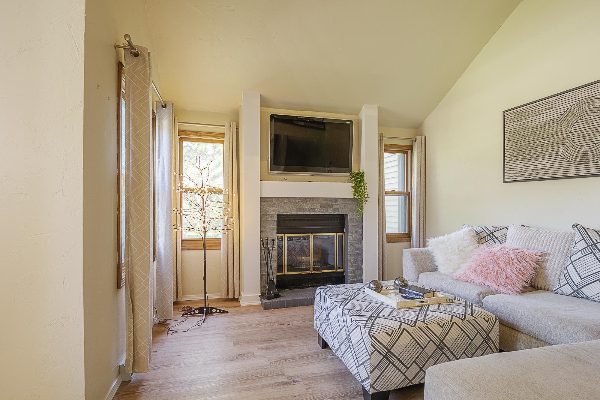 630 Brule Road, Unit 11 De Pere, WI 54115 - Photo 3 of 30