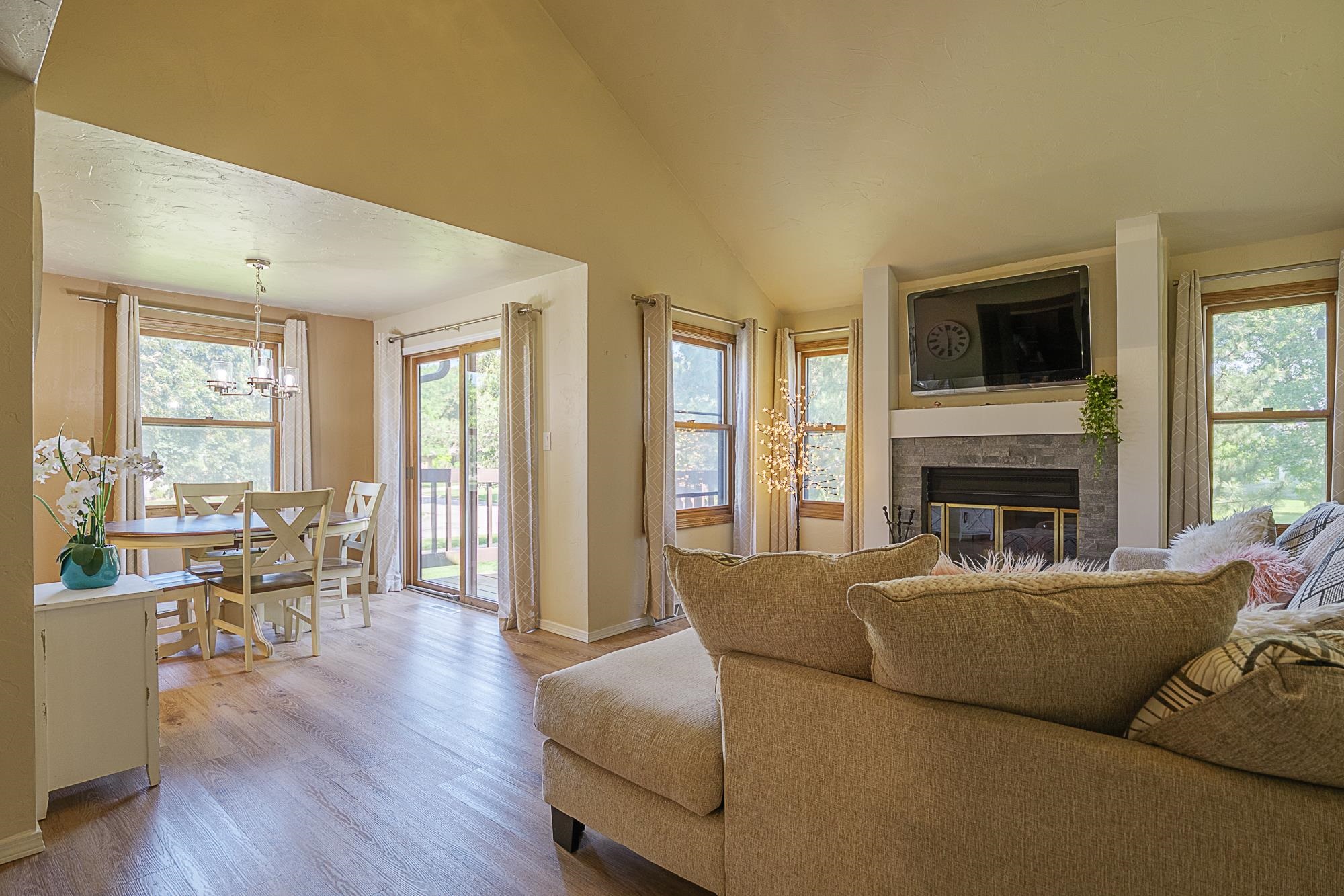 630 Brule Road, Unit 11 De Pere, WI 54115 - Photo 4 of 30