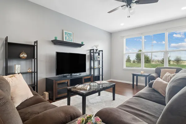$449,900 | 2574 Heron Lane, Wauconda, IL 60084