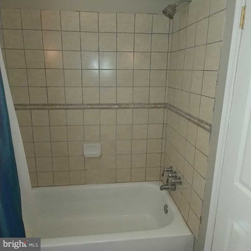 418 Haverhill Road Joppa, MD 21085 - Photo 25 of 28 a bathroom with a bathtub