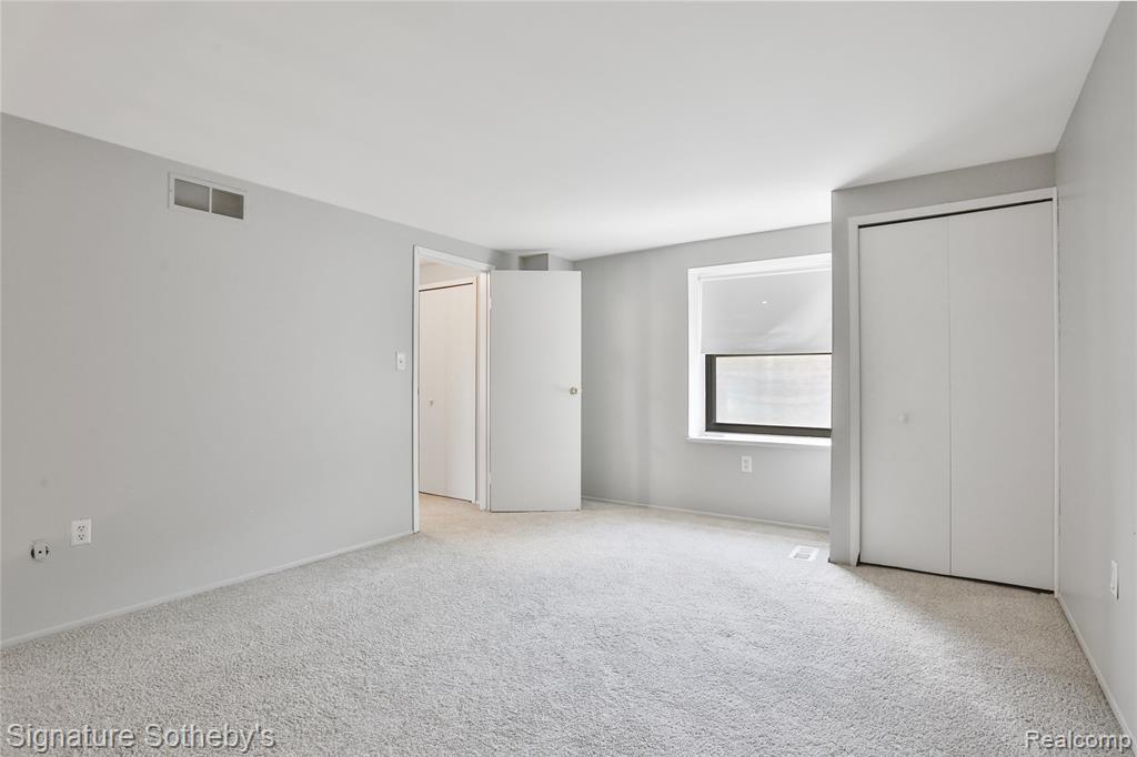 5025 Crooks Road, Unit 42 Royal Oak, MI 48073 - Photo 14 of 19