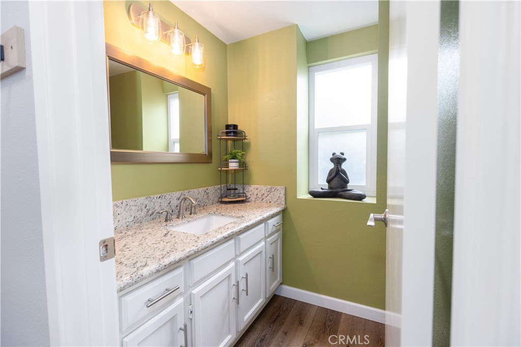 39640 Rustic Glen Drive Temecula, CA 92591 - Photo 13 of 25 Half Bath - Down