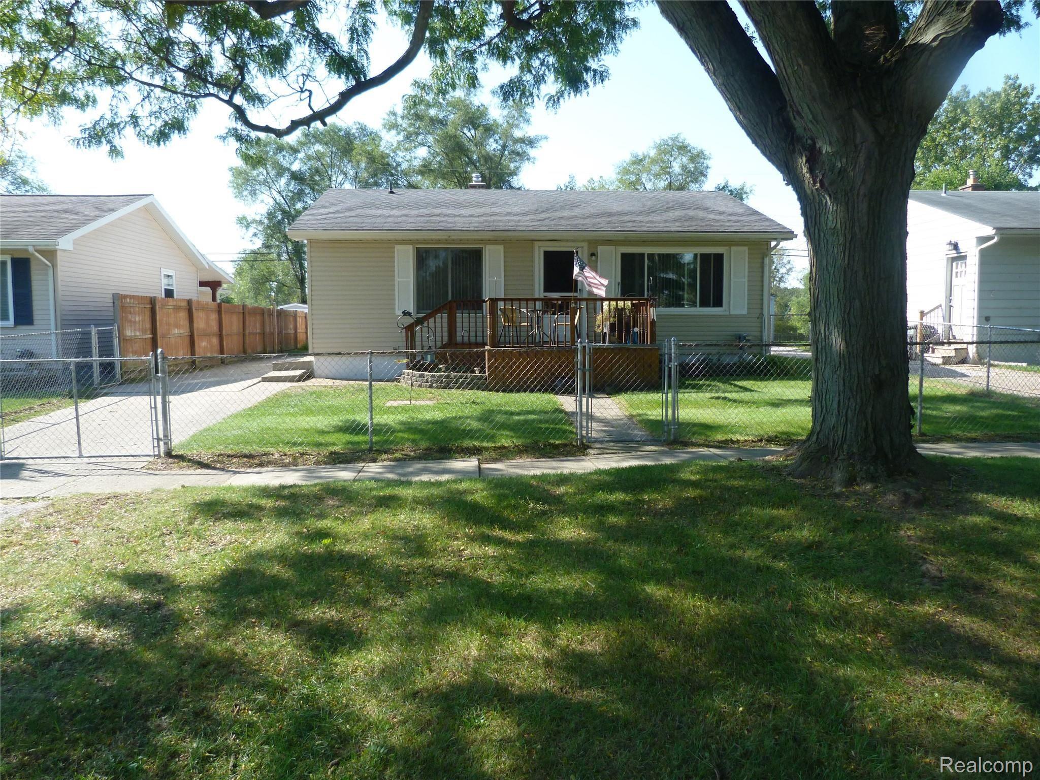 5805 Branch Road Flint, MI 48506 - Photo 1 of 11 P1050267.JPG