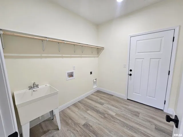 a view of utility room