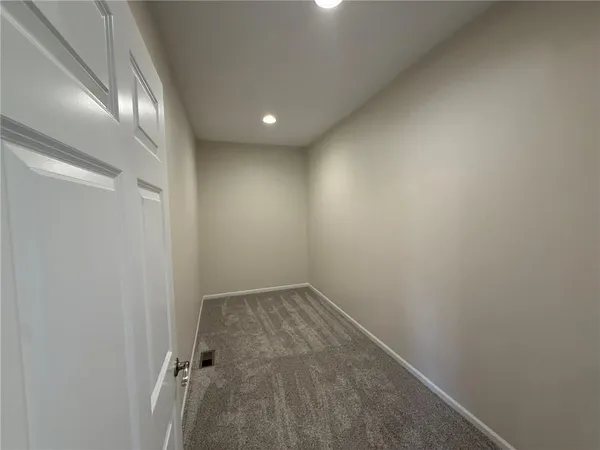 $385,000 | 1005 George Street, Effingham, KS 66023