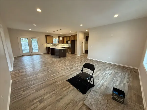 $385,000 | 1005 George Street, Effingham, KS 66023