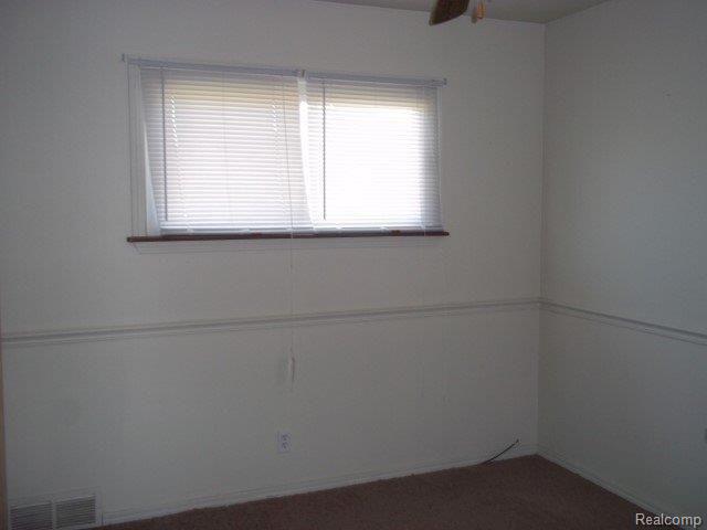 23339 Roxana Avenue Eastpointe, MI 48021 - Photo 14 of 21 100_0472 (Small).JPG