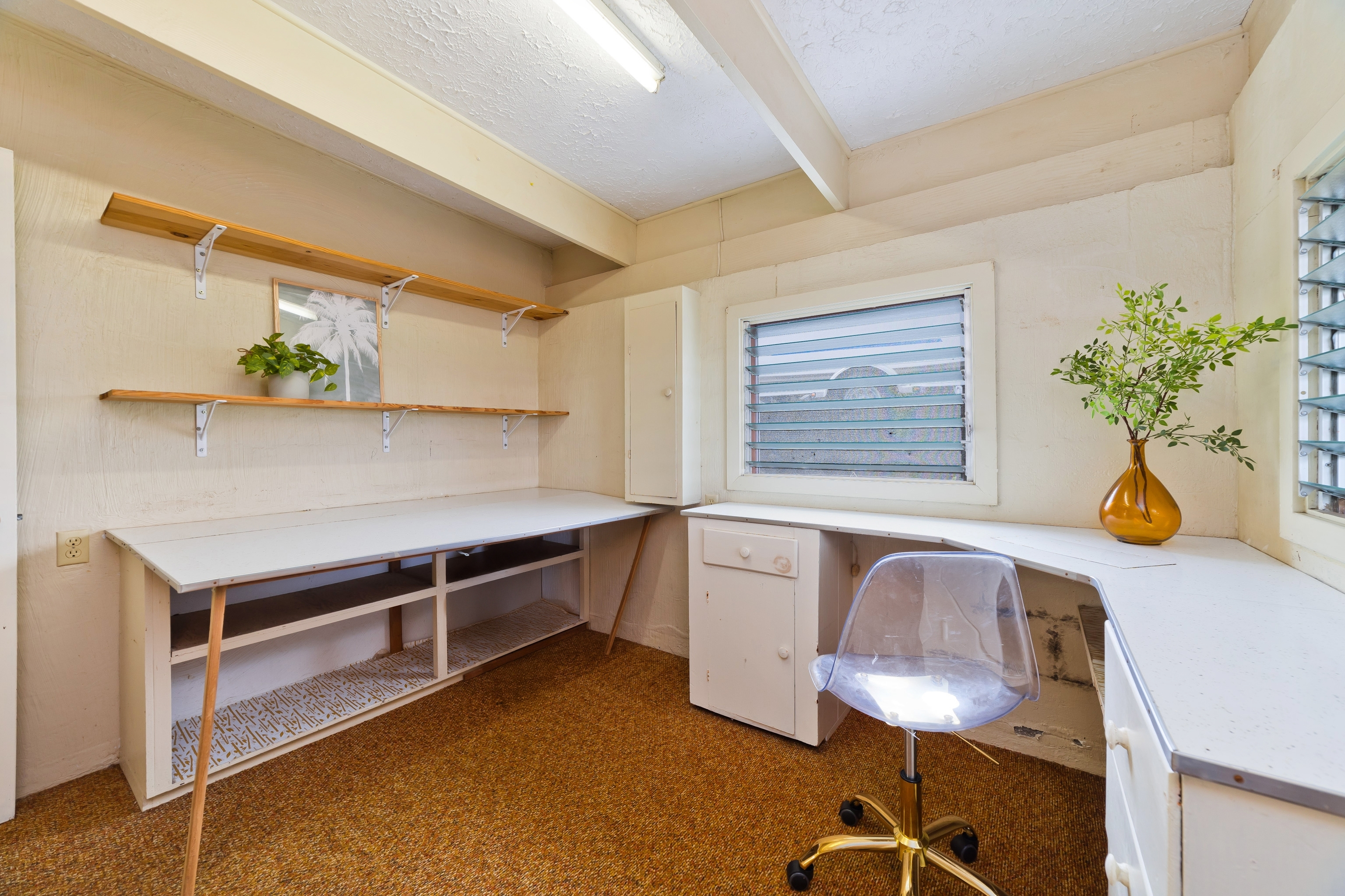 25 Wawai Loop Hilo, HI 96720 - Photo 17 of 22 a living room with stainless steel appliances furniture and a potted plant