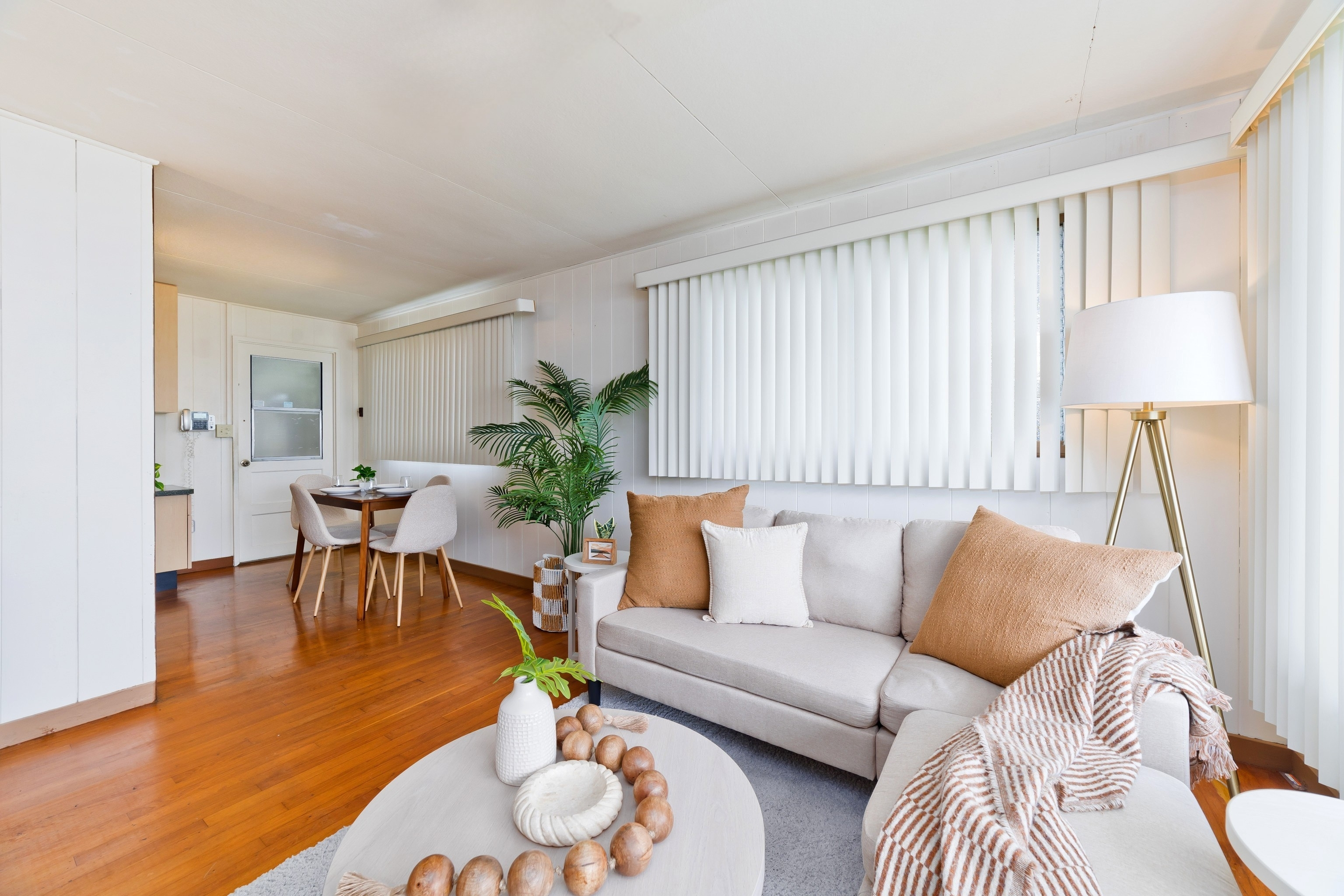 25 Wawai Loop Hilo, HI 96720 - Photo 2 of 22 a living room with furniture and a table