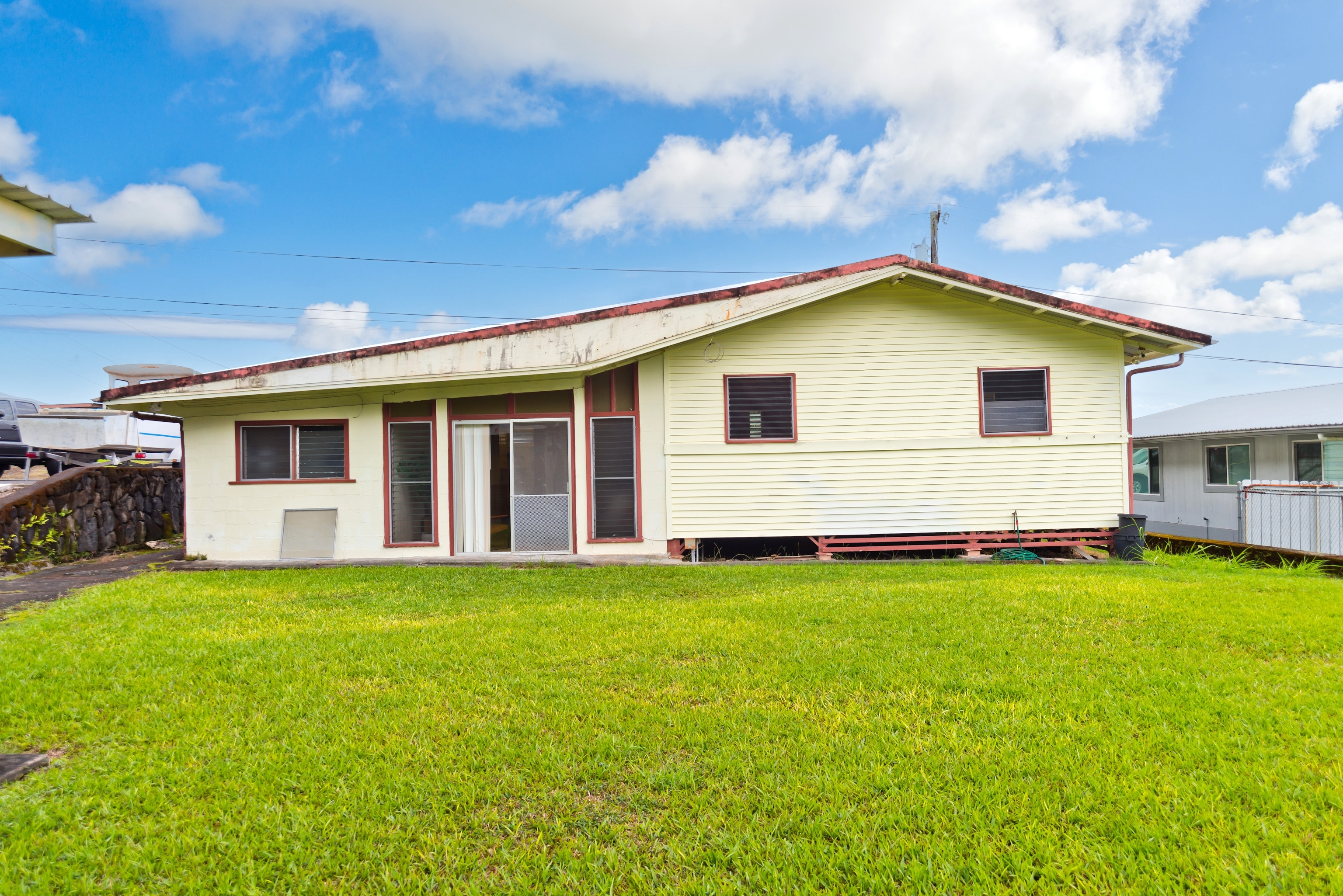 25 Wawai Loop Hilo, HI 96720 - Photo 22 of 22 a front view of a house with a yard