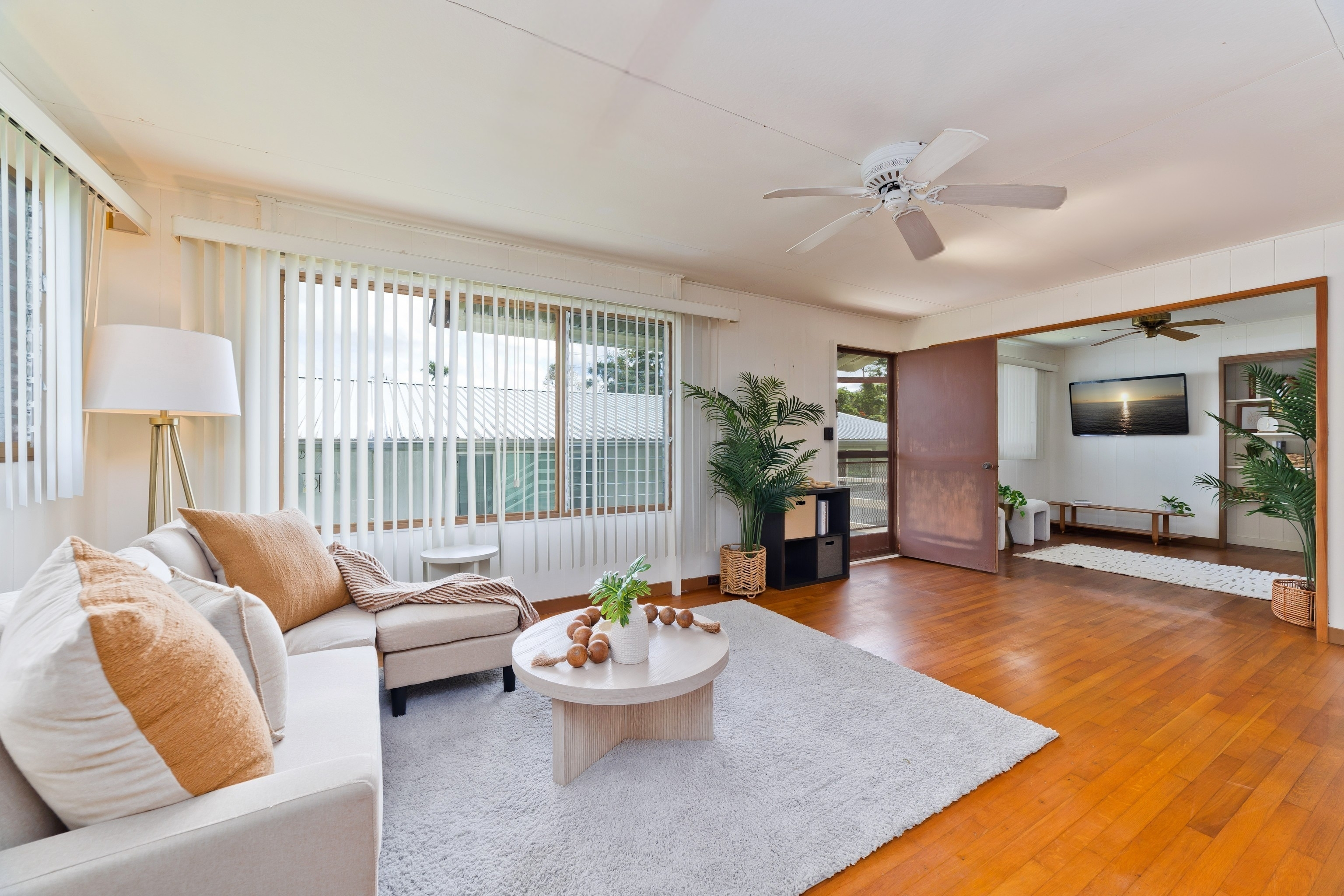 25 Wawai Loop Hilo, HI 96720 - Photo 4 of 22 a living room with furniture and a large window