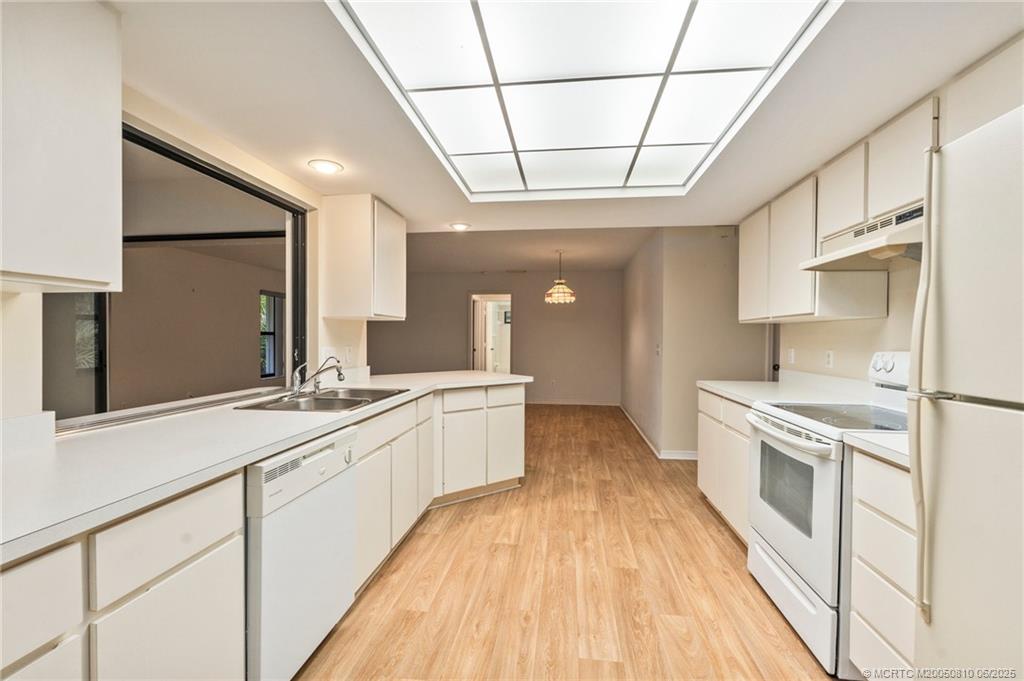 542 Woods Edge Trail Stuart, FL 34997 - Photo 9 of 31 a large kitchen with a sink and cabinets