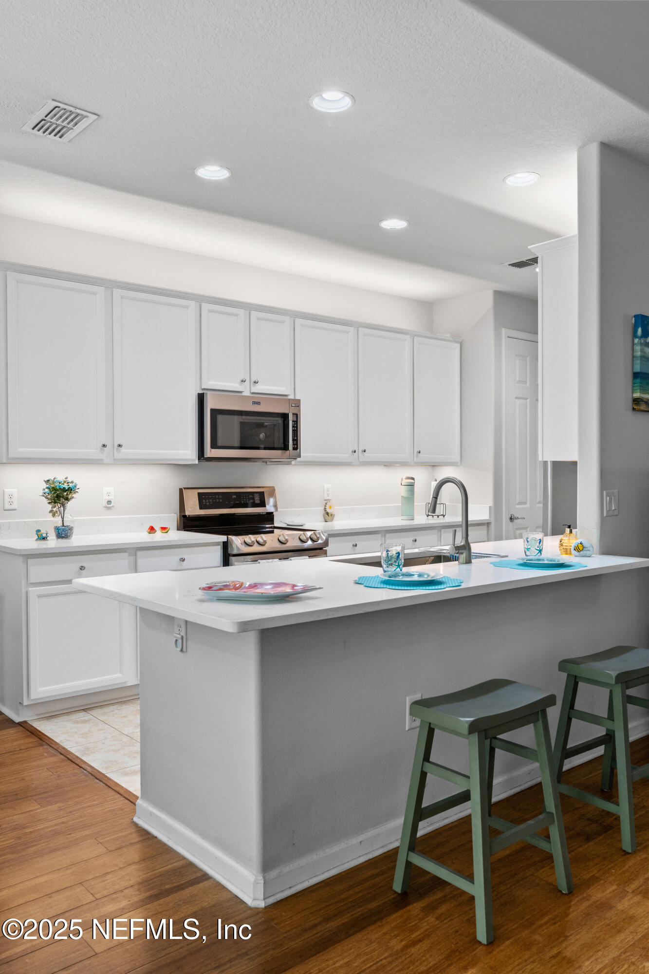 113 Marsh Hollow Road Ponte Vedra, FL 32081 - Photo 17 of 102 New Over & Under Cabinet Lighting 2025