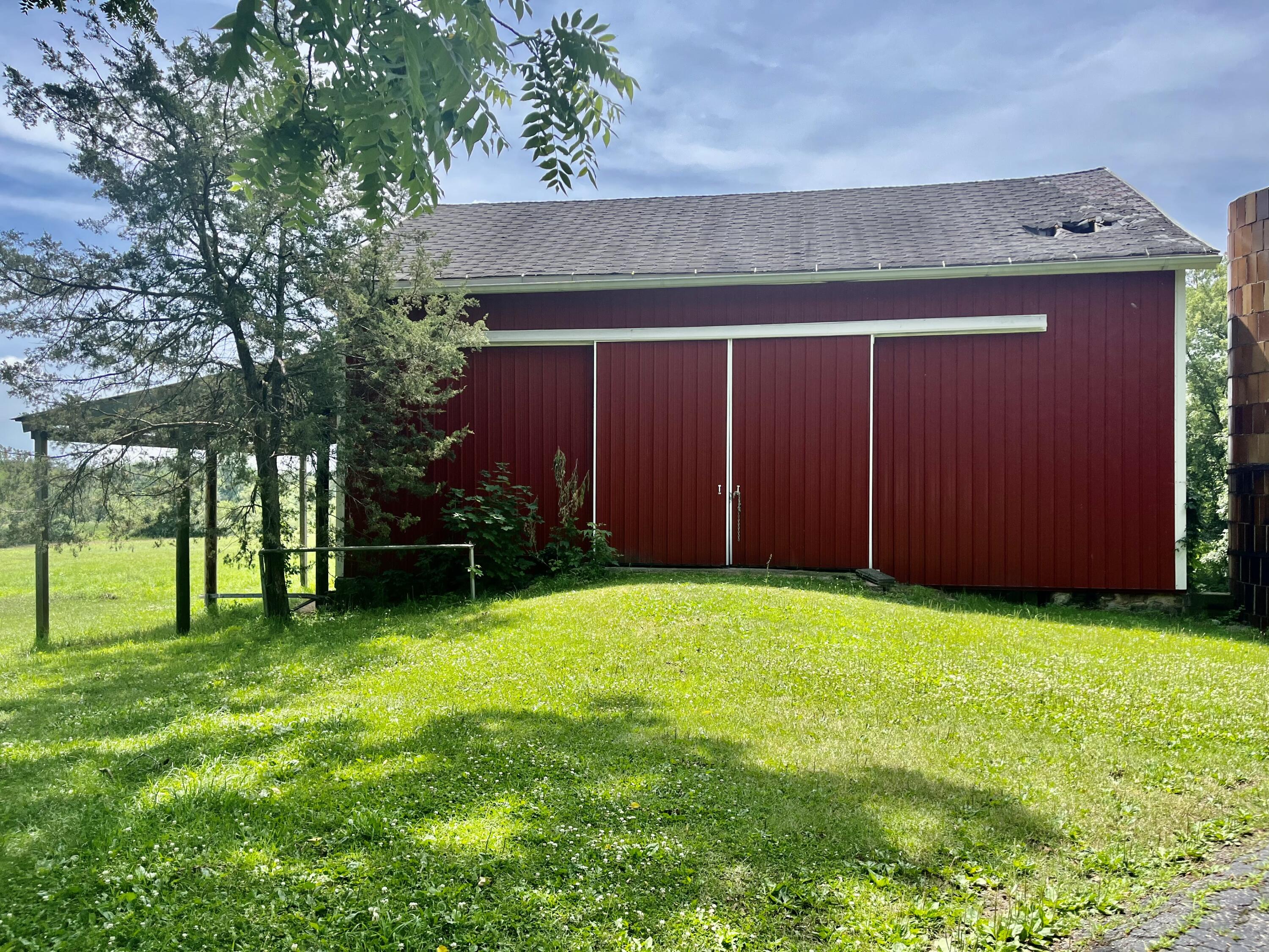 4011 Peterson Road Osseo, MI 49266 - Photo 3 of 19 0F5C9782-75CF-4B32-8DD4-307A95B3794C